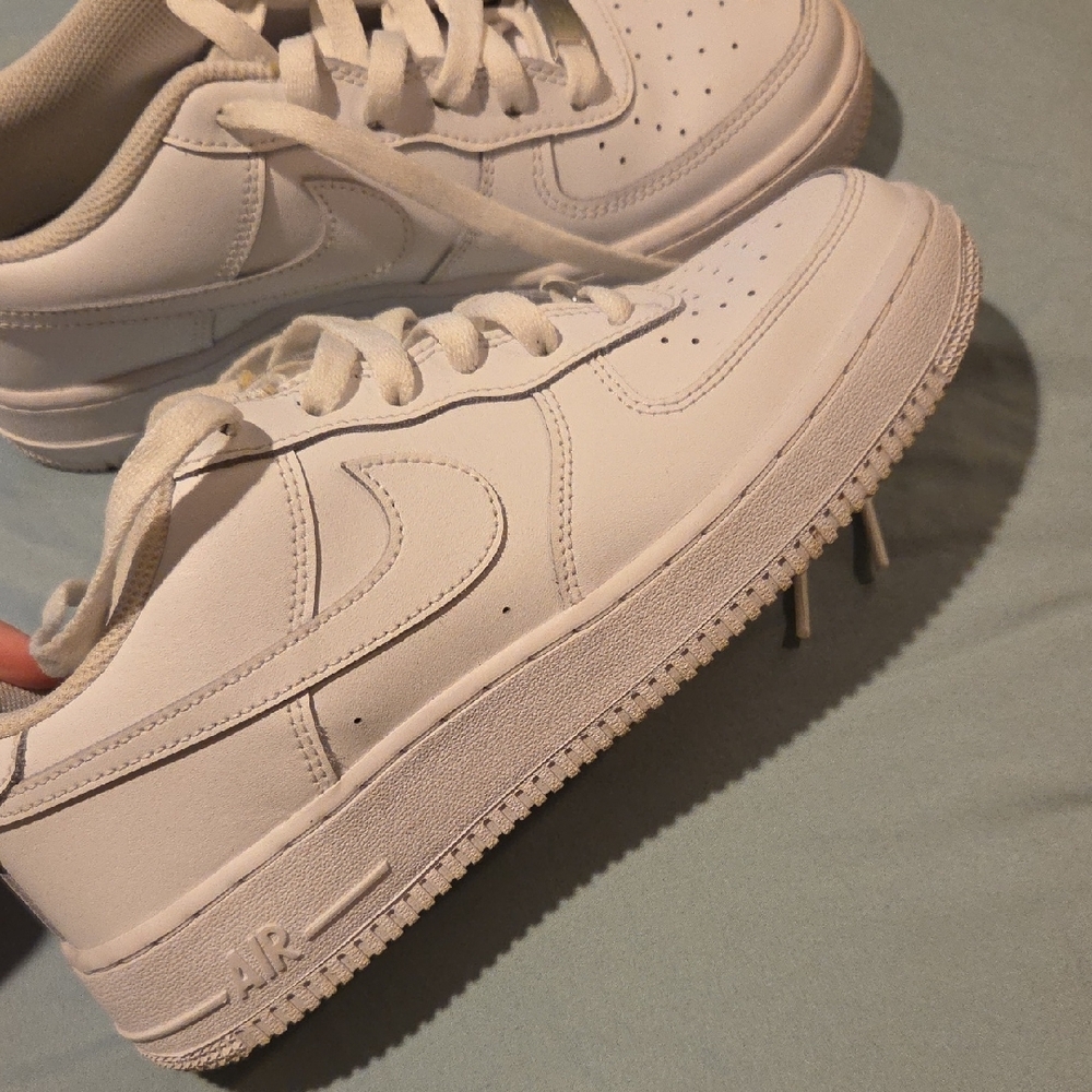 Nike Kids White Sneakers - Picture 2 of 6